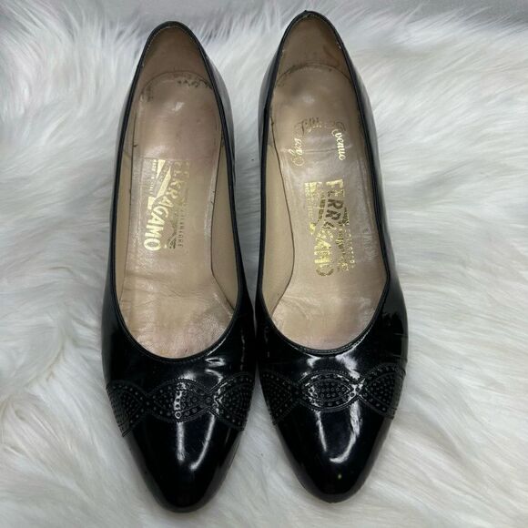 Salvatore Ferragamo Patent Leather Laser-cut Detail Pumps 9.5 - Picture 2 of 9